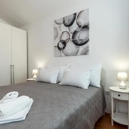 Enzzo Apartmán *