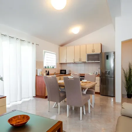 Enzzo Apartmán *